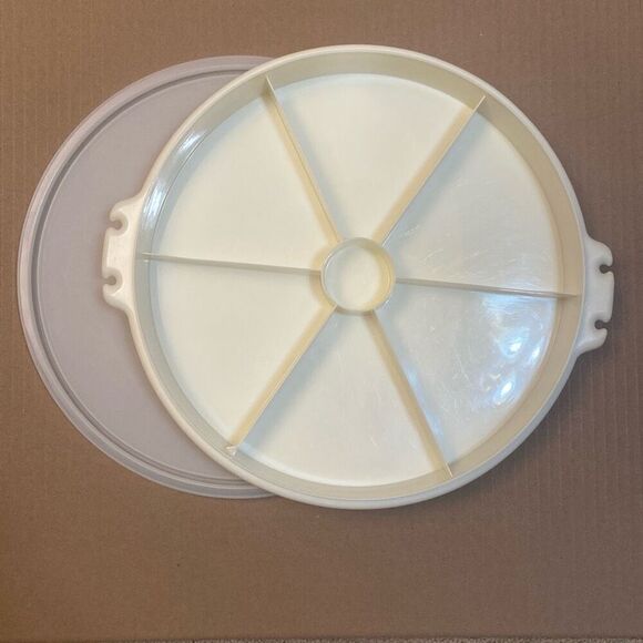 Vintage Tupperware 12 inch Round Pie Veggie Snack Keeper and Carrier with Lid - Picture 1 of 4